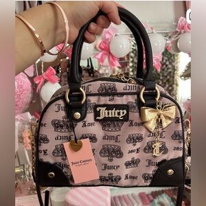Juicy couture vintage couture bowler bag
Color:pink diamond